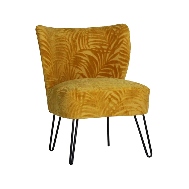 Pattern accent chair with sturdy legs